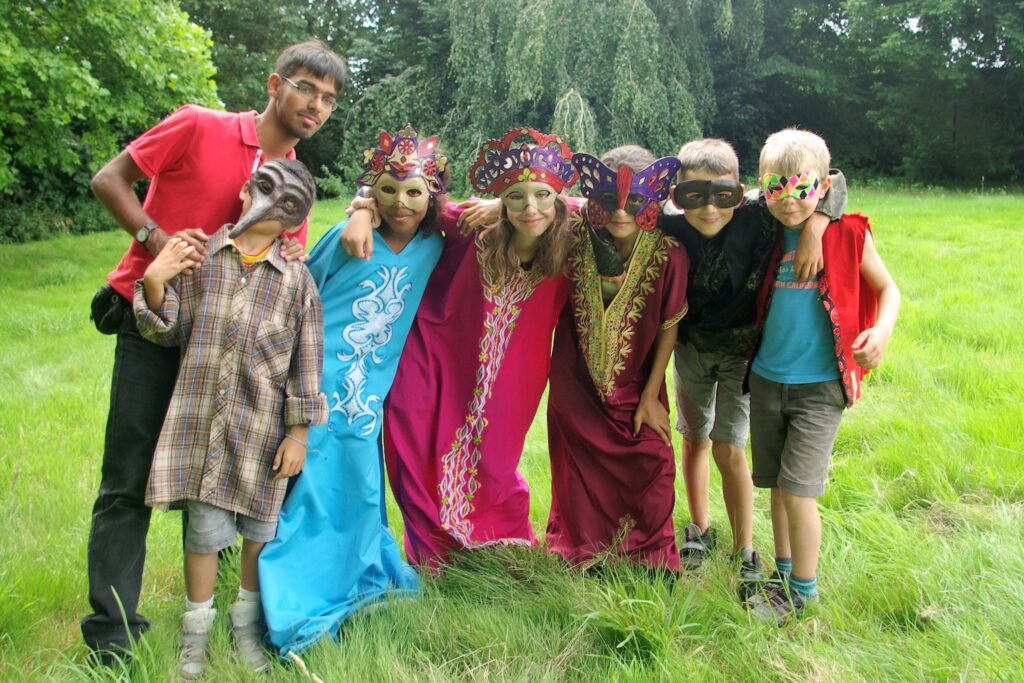 enfants déguisés masque